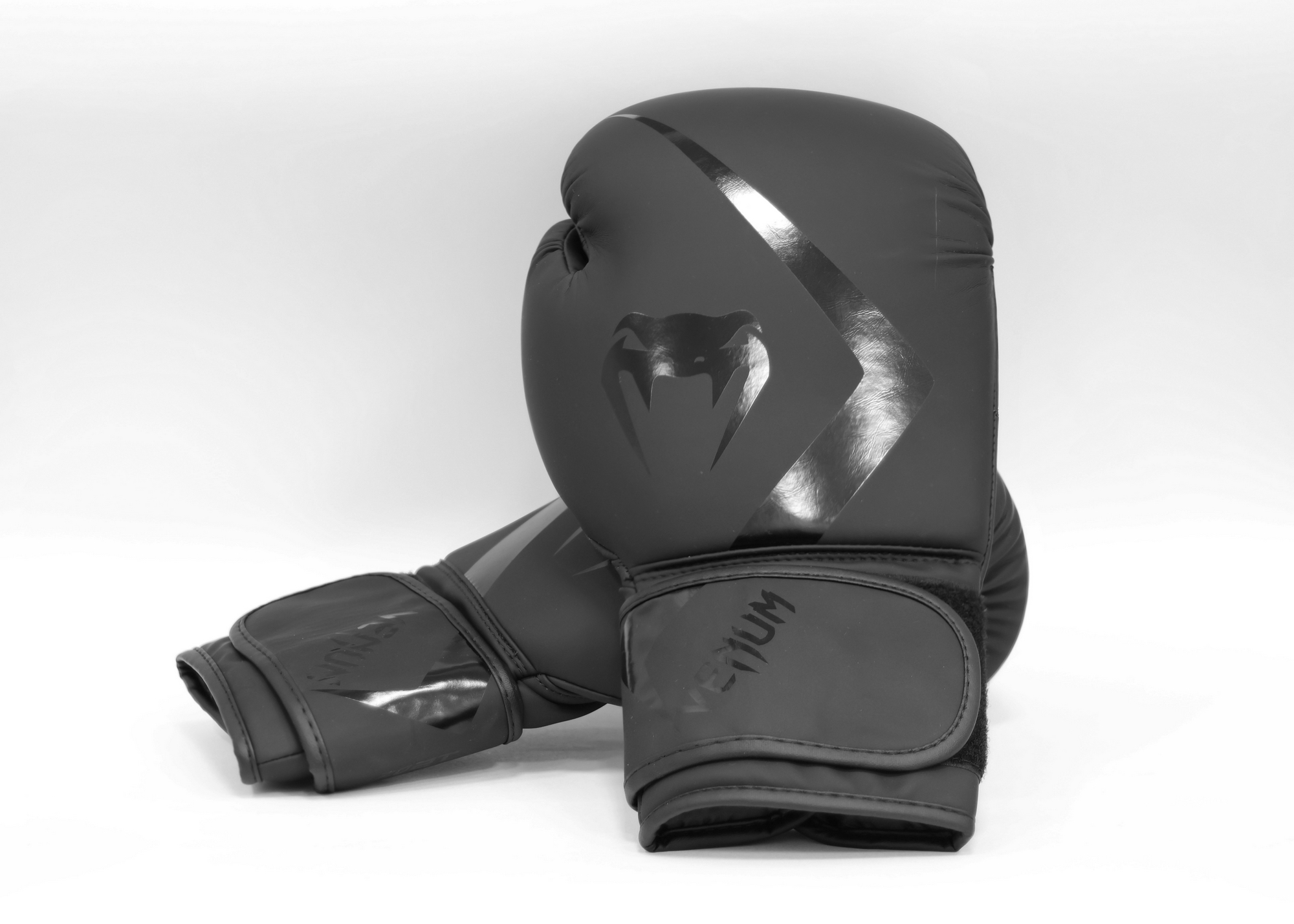 Перчатки тренировочные 8 oz Venum Rumble Advance 05089-114 черный